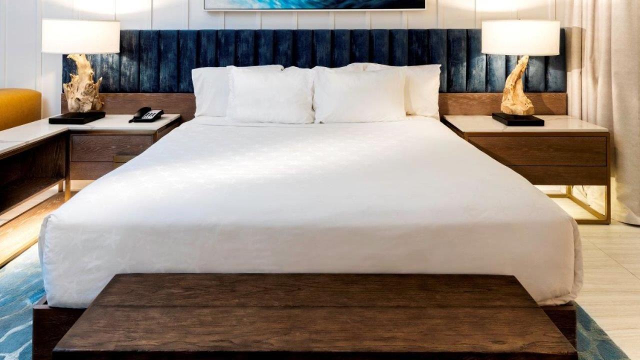 Cheeca Lodge & Spa Islamorada Eksteriør billede A bed with a duvet cover