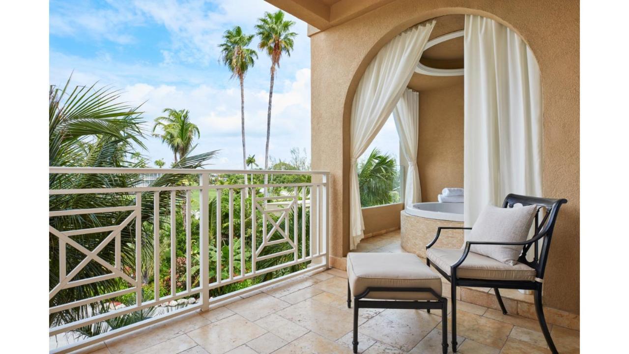 Cheeca Lodge & Spa Islamorada Eksteriør billede A balcony at the Four Seasons Resort