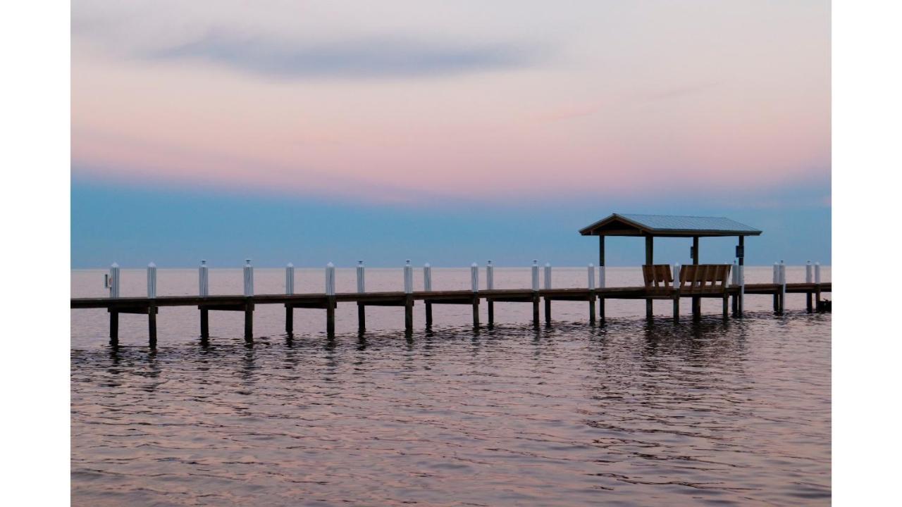 Cheeca Lodge & Spa Islamorada Eksteriør billede A pier in Lake Marion